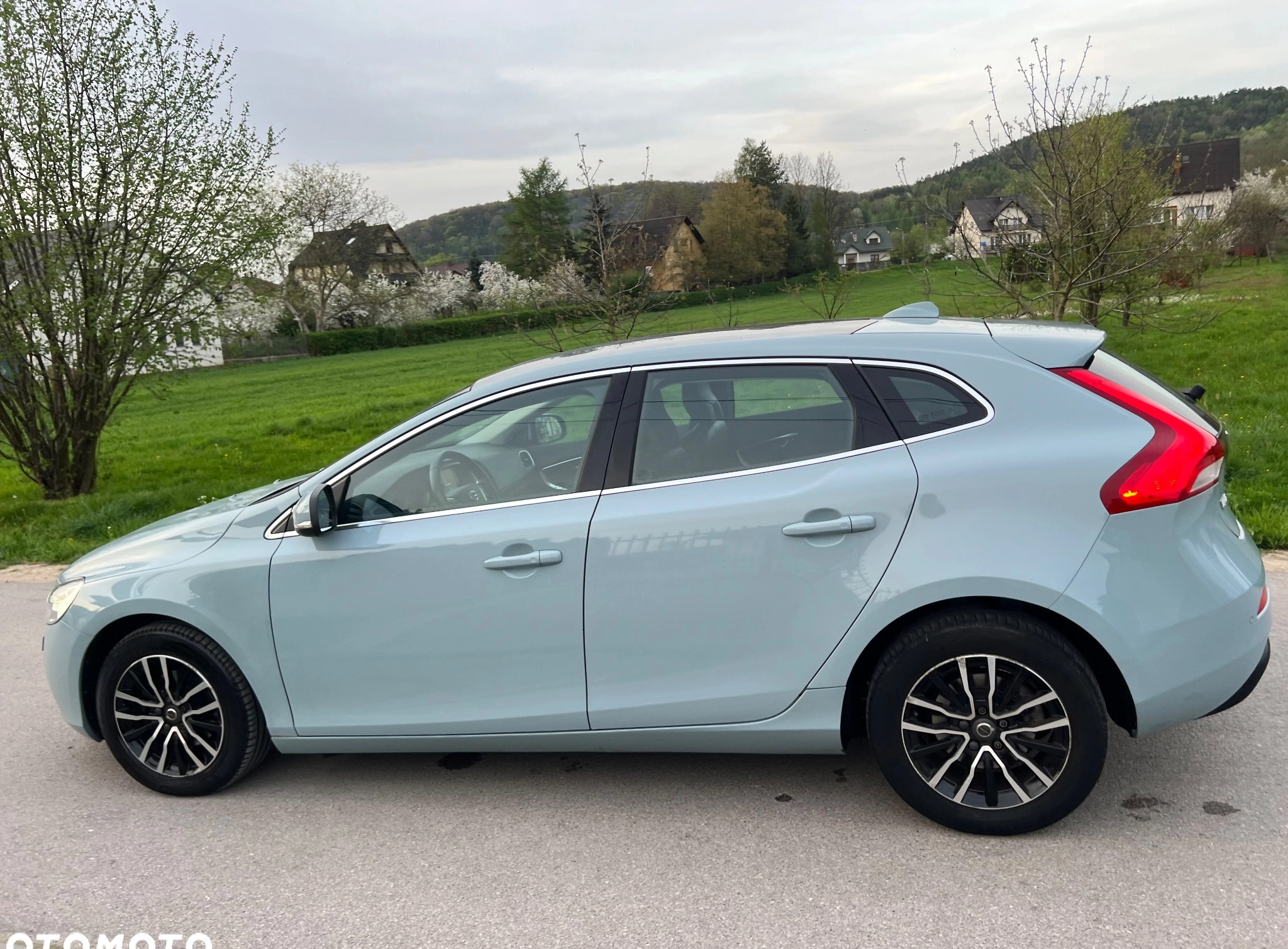 Volvo V40 cena 59900 przebieg: 165500, rok produkcji 2017 z Chrzanów małe 781